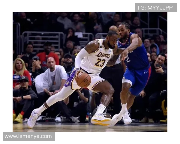 2013年湖人与快船的激情对决回顾与分析