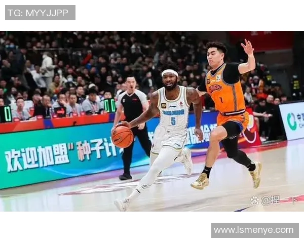 CBA北京与广州激烈对抗赛引发球迷冲突事件回顾与分析
